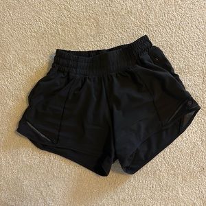 Black 4 inch LR women’s Lululemon Hotty Hot shorts size 2